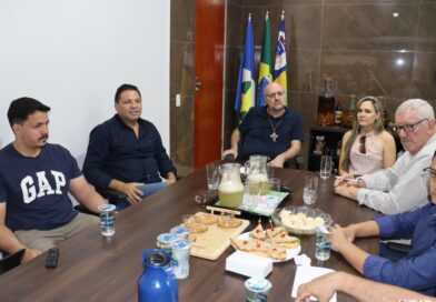 Prefeito de São Félix do Araguaia recebe Dom Lúcio Nicolleto e discute parceria para construção de centro comunitário no Espigão do Leste