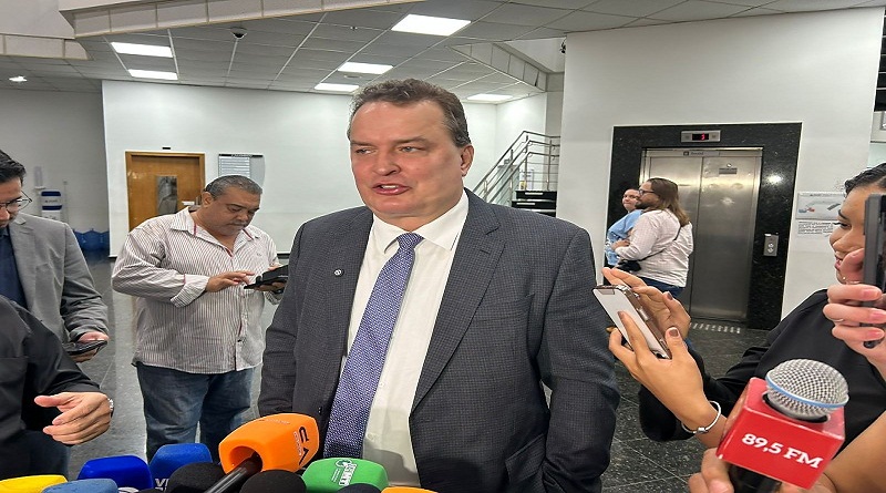 Max não descarta projeto majoritário no Podemos, mas aguarda posição de MM