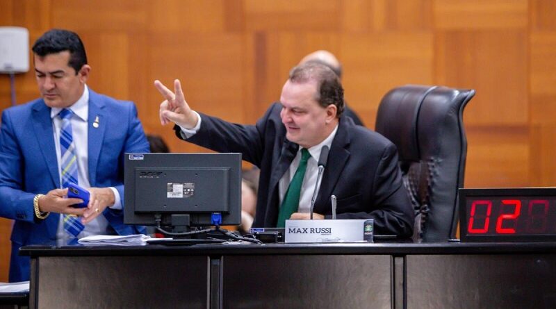 Max prega independência e lembra aprovação de RGA na AL