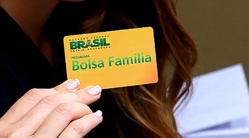 Deputados aprovam projeto que multa em R$ 7 mil quem fraudar Bolsa Família