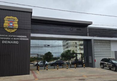 Polícia Civil cumpre ordens judiciais contra universitários envolvidos com tráfico de drogas em Cuiabá e Várzea Grande