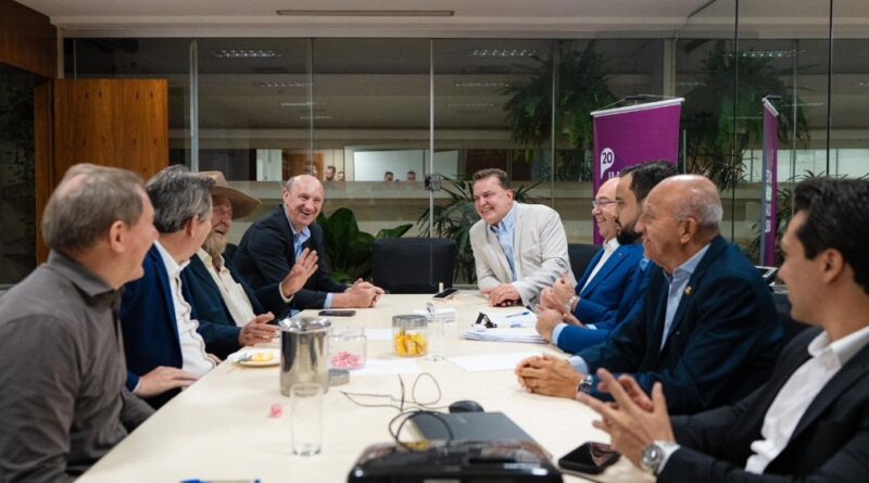 Max Russi articula “time de peso” com cúpula nacional do Podemos