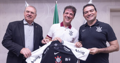 Fernando Diniz é o novo técnico do Corinthians