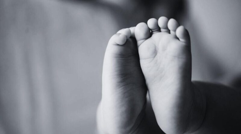 Bebê de um ano cai em balde d’água e morre afogado em VG