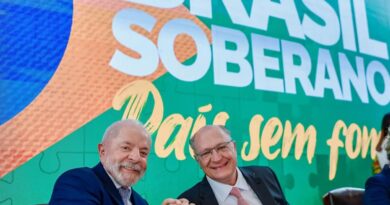 Com Lula em agenda internacional, Alckmin inaugura ferrovia em MT