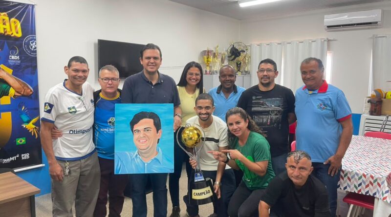 Deputado Thiago visita Assuroo e amplia defesa dos direitos das pessoas com deficiência auditiva