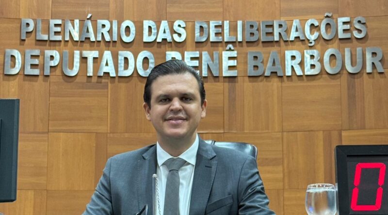 Lei de Thiago Silva incentiva energia solar e amplia acesso ao crédito para famílias e microempresas