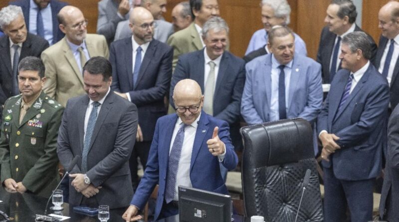 Governos Mendes e Pivetta priorizam base de cofre cheio e oposição fica à mìngua