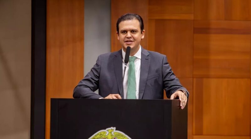 Deputado Thiago Silva garante livros acessíveis para pessoas com deficiência visual nas bibliotecas públicas