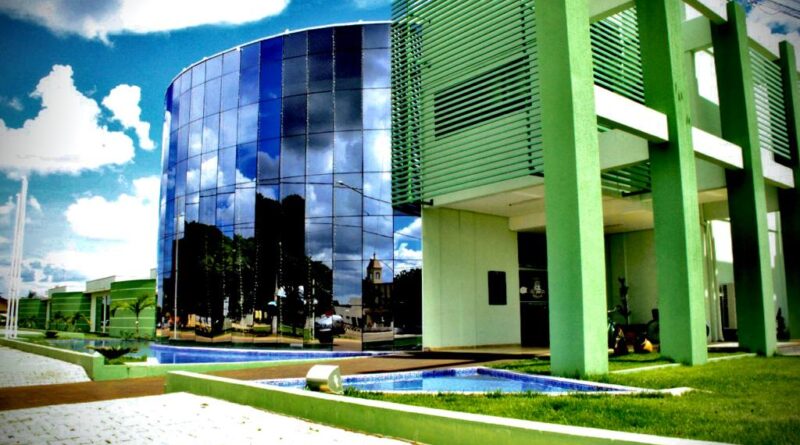 Prefeitura de Canarana abre processo seletivo para educação com salários até R$ 8,2 mil