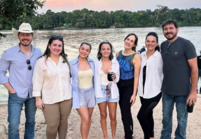 Maiara e Maraisa voltam à cidade natal após anúncio de série documental sobre a dupla