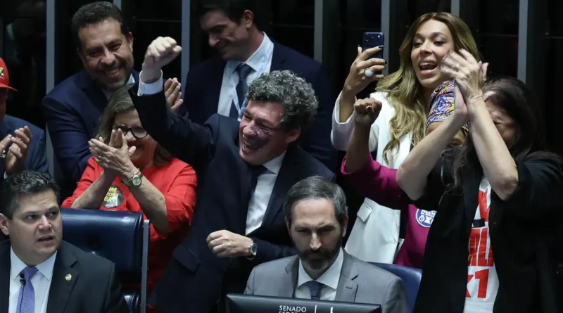 Senado aprova fim da escala 6×1 e redução da jornada de trabalho